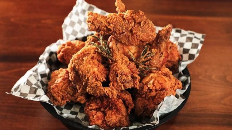 First Taste: Minnie Bell’s Soul Movement and its rosemary fried chicken come home to the Fillmore.